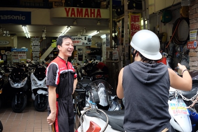 店長とお客１ (400x267)