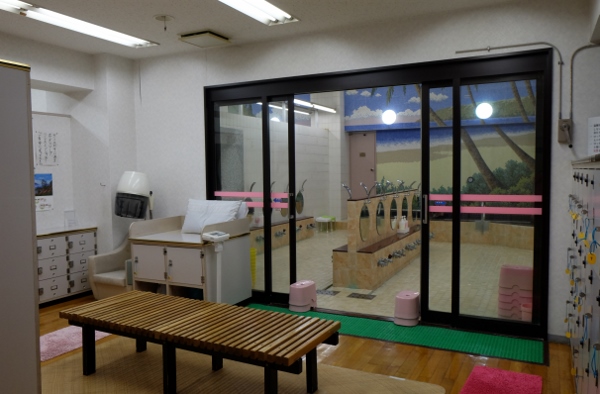 脱衣所女湯_DSCF2830 (600x394)