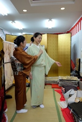 大_着付け中笑顔_DSCF4962 (267x400)