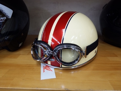 キリヌキ_ヘルメット (400x300)