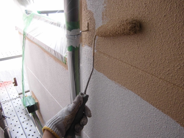 外壁塗装　中塗り (600x450)