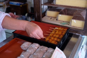 小_みたらしだんご (300x200)