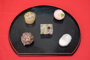 キリヌキ_生菓子1 (300x200)