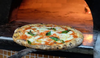 ピッツェリア グランデバッボ