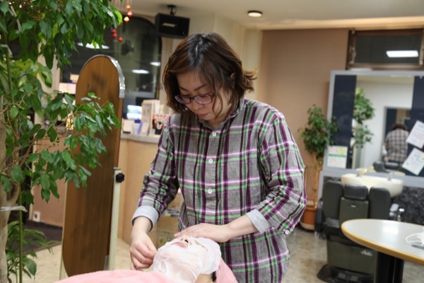 中_美容液マスク_IMG_7231 (600x400)