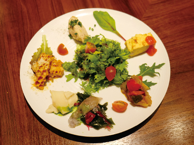 「サラダと前菜の盛り合わせ」