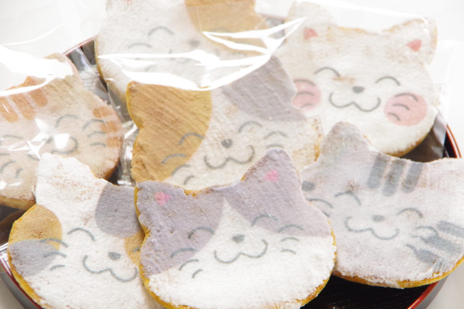 かわいい　お菓子　の　にゃんべいイメージ