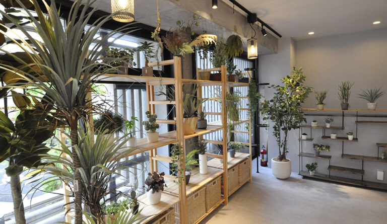 フェイクグリーン専門店「& GARDEN」